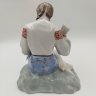 Купить Статуэтка "Вышивальщица", автор В. Щербина, фарфор, роспись, золочение, Городницкий фарфоровый завод, СССР, 1957-1970 гг.