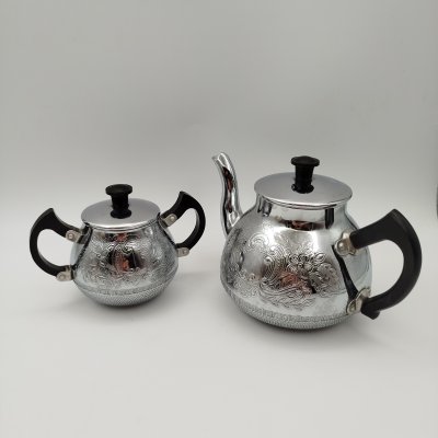 купить Набор для сервировки (чайник и сахарница), украшенные растительным декором, металл, пластмасса, СССР, 1970-1990 гг.