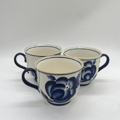 купить Набор из 3 чашек с расписным растительным декором, фарфор, роспись, Объединение «Гжель», СССР, 1972-1985 гг.
