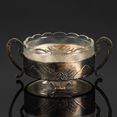 купить Конфетница (сахарница) агитационная, украшенная изображением звезды и колосьев (Советский Ампир), мельхиор (медь-никель), стекло, Московский платиновый завод «Платиноприбор» (МПЗ), СССР, 1930-1940 гг.