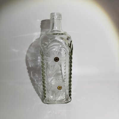 купить Штоф (бутылка) "Башня" с цветочным декором, стекло, гравировка, Гусевской хрустальный завод (Гусь-Хрустальный), СССР, 1990-2000 гг.