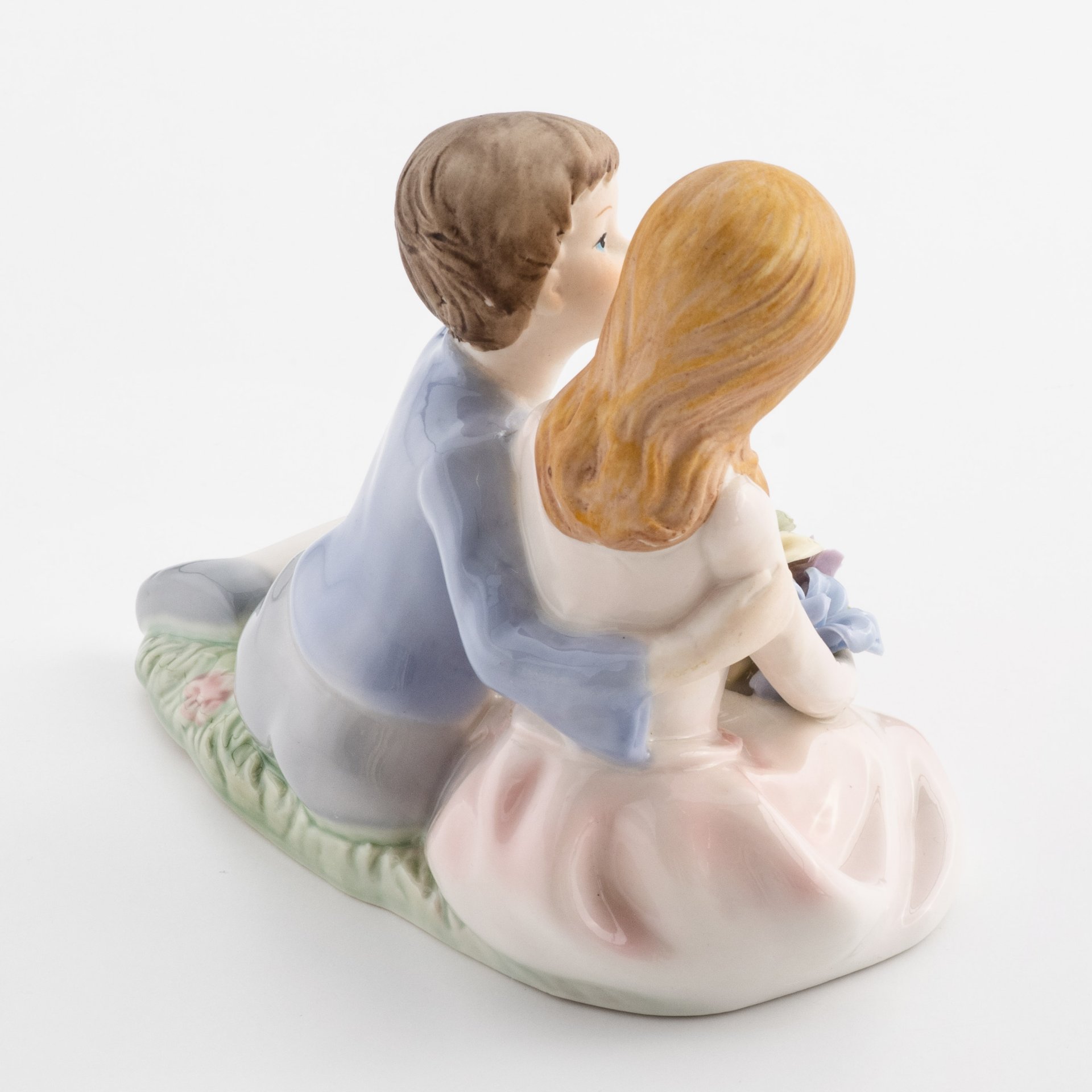 Love porcelain. Фарфор любовь. Статуэтка первое слово. Любит не любит фарфор. Статуэтка первые шаги.