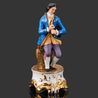 купить Статуэтка "Галантный кавалер", фарфор, роспись, золочение, Западная Европа, 1900-1920 гг.