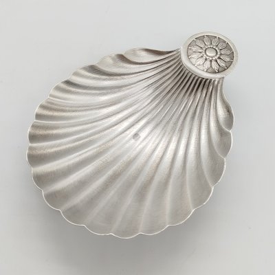 купить Икорница в форме ракушки, мНЦ (медь-никель-цинк), Кольчугинский завод цветных металлов, СССР, 1960-1990 гг.