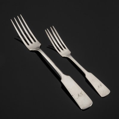 купить Набор из 2 вилок с вензельным изображением на ручке, металл, серебрение, Fraget (Фабрика серебряных и плакированных изделий Иосифа Фраже), Российская империя, 1896-1914 гг.