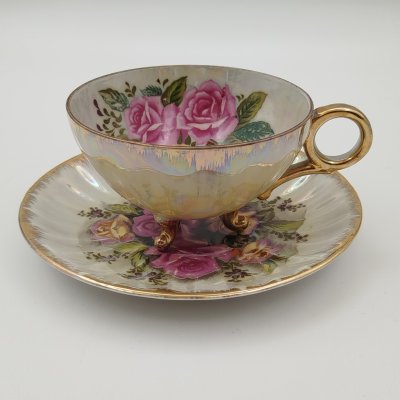 купить Чайная (кофейная) пара на ножках , украшенная цветочным декором, фарфор, деколь, люстр, золочение, Европа, 1960-1980 гг.