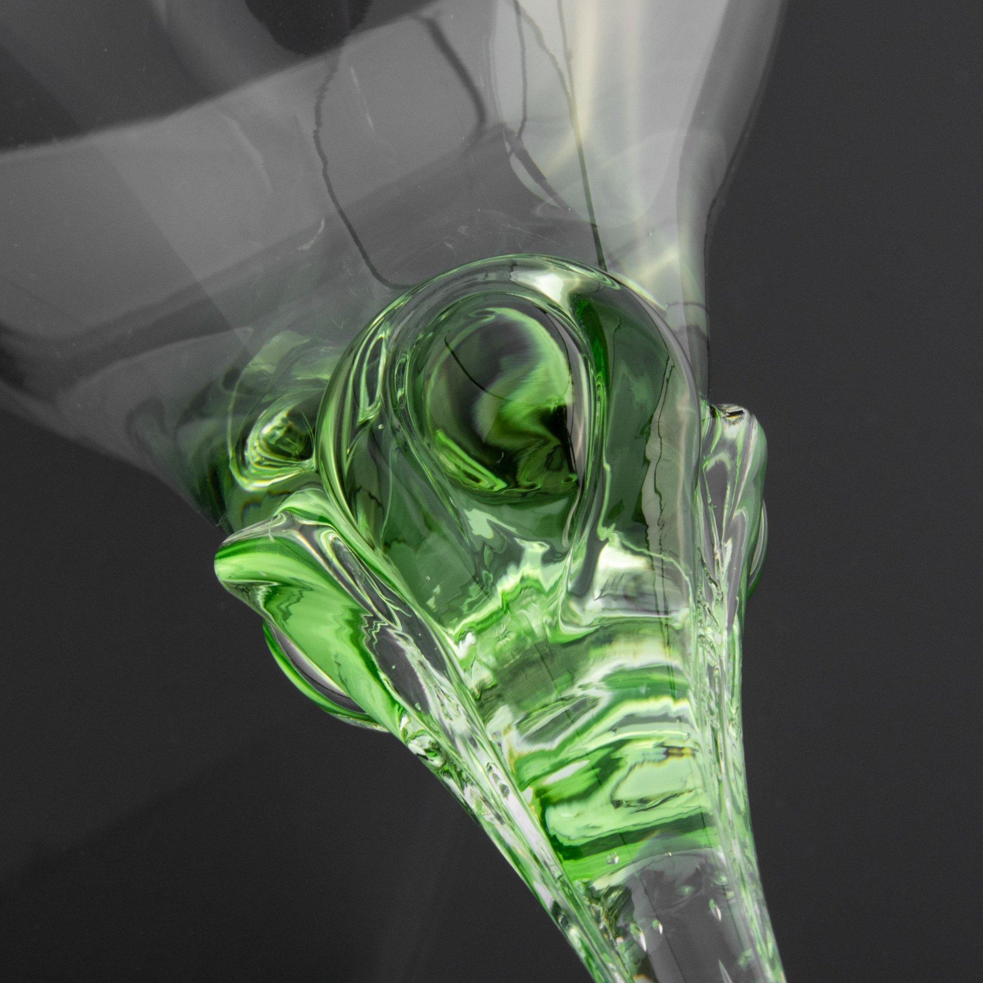 Набор из трёх предметов (бокал и две рюмки) зелёного цвета с фигурными ...