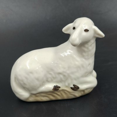 купить Статуэтка "Овечка", скульптор Э.И. Еропкина, фарфор, роспись, Ленинградский фарфоровый завод (ЛФЗ), СССР, 1989-2001 гг.