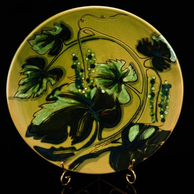купить Блюдо настенное с растительным декором, неизвестный художник, керамика, шамотная глина, роспись, глазурь, Львовская керамико-скульптурная фабрика (ЛКСФ), СССР, 1970-1980 гг.