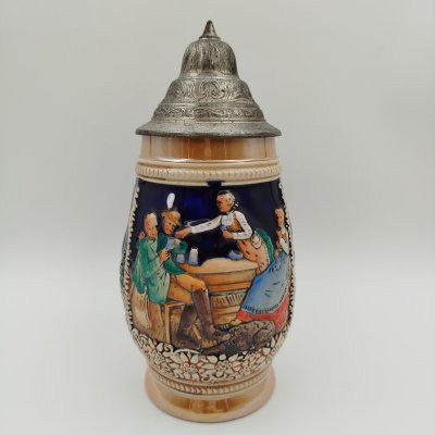 Купить Кружка пивная с изображением сцены флирта, керамика, рельеф, крышка - олово, Marzi & Remy, керамика, рельеф, крышка - олово, Marzi & Remy, Германия, 1964-1990 гг.