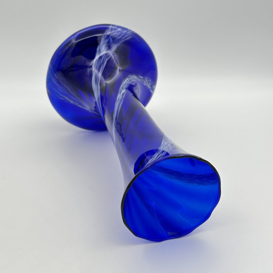 Ваза синяя с белыми вкраплениями, цветное стекло, Западная Европа, 1960 ...