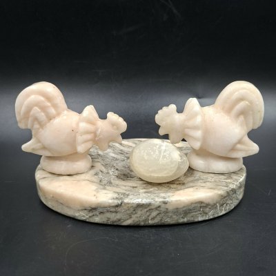 купить Украшение настольное (мелочница) "Курицы с яйцом", камень, СССР, 1960-1990 гг.