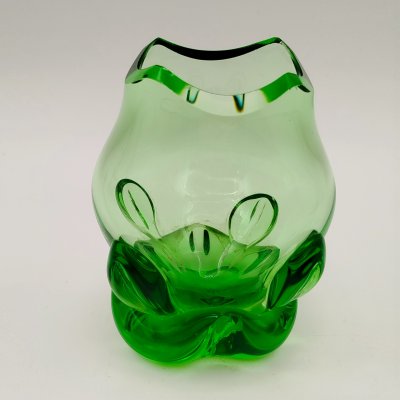 купить Вазочка миниатюрная зеленого цвета на фигурном основании, стекло, Европа, 1960-1990 гг.