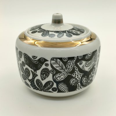 купить Сахарница со стилизованным декором в виде птиц на ветках, фарфор, деколь, золочение, Дмитровский фарфоровый завод (ДФЗ Вербилки), СССР, 1965-1991 гг.