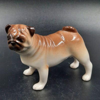 купить Статуэтка "Мопс стоящий", автор Никольская М.Ю., фарфор, аэрография, Императорский фарфоровый завод (ИФЗ), Российская империя, 2006-2020 гг.