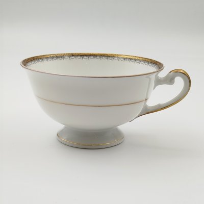 купить Чашка в классическом стиле с орнаментом вдоль борта, фарфор, деколь, золочение, Hutschenreuther (Хутченройтер), Германия, 1939-1945 гг.