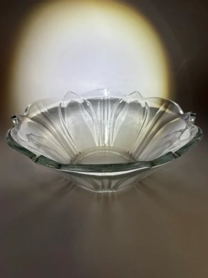 купить Салатник (фруктовница) с рельефным краем "Цветок", стекло, Дятьковский хрустальный завод, СССР, 1950-1970 гг.