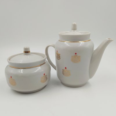 купить Набор из двух предметов со стилизованным растительным декором в минималистичном стиле (заварочный чайник и сахарница), фарфор, золочение, подрисовка, Тернопольский фарфоровый завод, СССР, 1966-1974 гг.