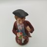 Купить Статуэтка "Романтичный юноша в треуголке", бисквит, роспись, Европа, 1980-2000 гг.
