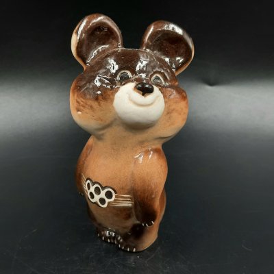 купить Статуэтка "Олимпийский мишка", скульптор П.П. Веселов, фарфор, аэрография, Ленинградский фарфоровый завод (ЛФЗ), СССР, 1980 г.