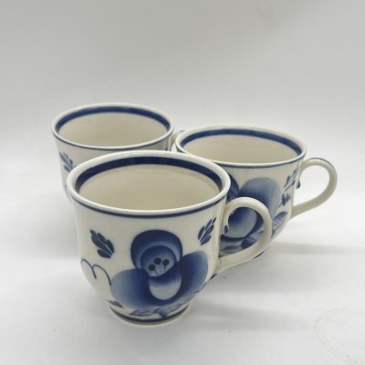 купить Набор из 3 чашек с расписным растительным декором, фарфор, роспись, Объединение «Гжель», Россия, 1990-2010 гг.