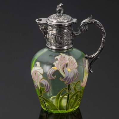 купить Кувшин в стиле модерн с изображением ирисов, стекло, урановое, роспись эмалями, металл, серебрение, Западная Европа, 1890-1910 гг.