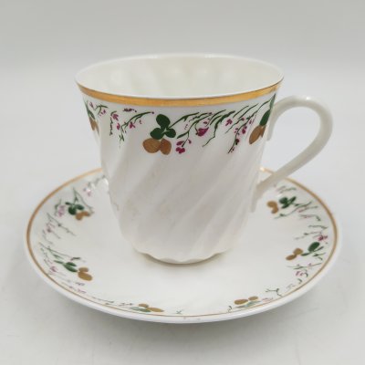 купить Пара кофейная с растительным орнаментом, форма "Витая", фарфор, деколь, золочение, Ленинградский фарфоровый завод (ЛФЗ), СССР, 1970-1992 гг.