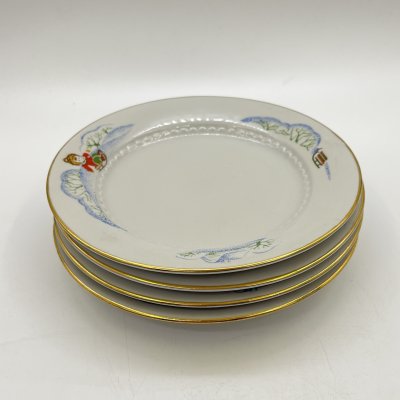 купить 4 десертные тарелки из набора детской посуды "Зимние забавы", автор формы В. Г. Спица, фарфор, деколь, золочение, Тернопольский фарфоровый завод, СССР, 1970-1990 гг.