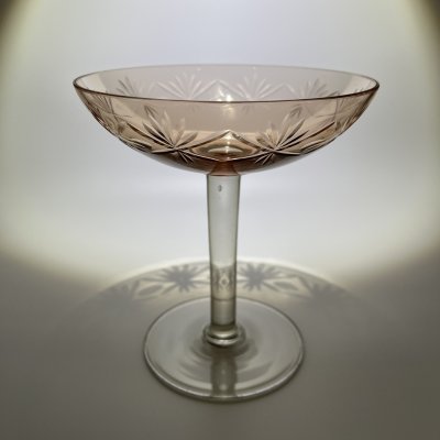 купить Ваза (конфетница) на ножке, стекло, розалиновое, алмазная грань, СССР, 1970-1990 гг.