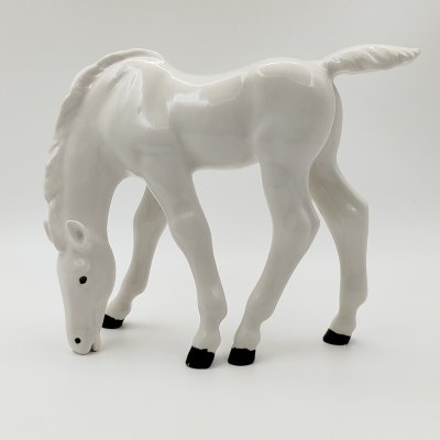 купить Статуэтка "Жеребёнок пасущийся (белый)", скульптор Б.Я. Воробьев, фарфор, роспись, Ленинградский фарфоровый завод (ЛФЗ), СССР, 1960-1990 гг.