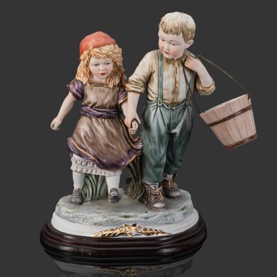 купить Статуэтка "Дети идут за водой", фарфор, роспись, золочение, Западная Европа, 1970-1990 гг.
