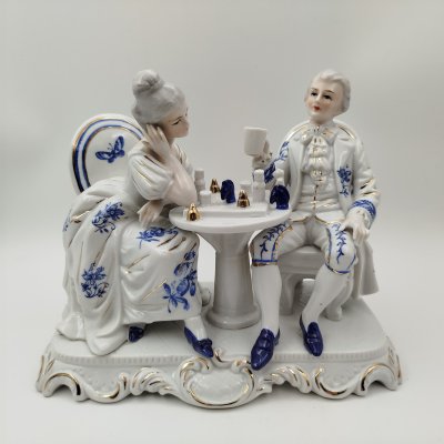купить Статуэтка (скульптурная композиция) «Чаепитие», фарфор, роспись, золочение, Западная Европа, 1980-2000 гг.