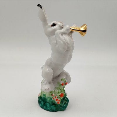 купить Статуэтка "Заяц с трубой" из серии "Сказочные персонажи", фарфор, роспись, золочение, Ленинградский фарфоровый завод (ЛФЗ), СССР, 1960-1980 гг.