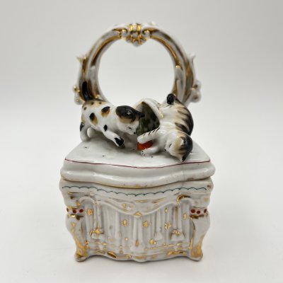 купить Шкатулка "Игривые котята", фарфор, роспись, золочение, Западная Европа, 1900-1930 гг.