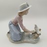 Купить Статуэтка "Девушка с голубем", фарфор, роспись, NAO Porcelain, Испания, 1970-2000 гг.