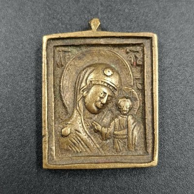 купить Икона нательная (образок) "Богоматерь с Младенцем", латунь, литье, Российская империя, 1900-1915 гг.