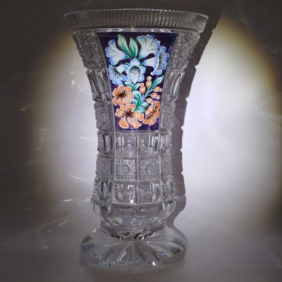 купить Ваза с рельефным резным декором, украшенная изображением цветочного букета, хрусталь, деколь, алмазная грань, Bohemia Crystal (Bohemia Glass), Чехия, 1993-2010 гг.