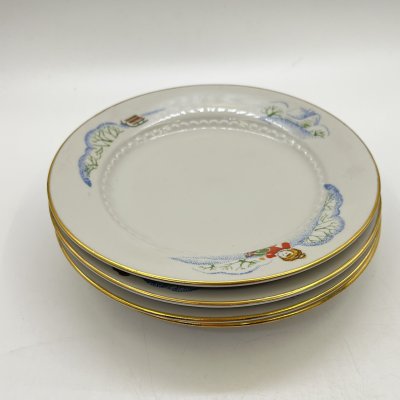 купить 4 десертные тарелки из набора детской посуды "Зимние забавы", автор формы В. Г. Спица, фарфор, деколь, золочение, Тернопольский фарфоровый завод, СССР, 1970-1990 гг.