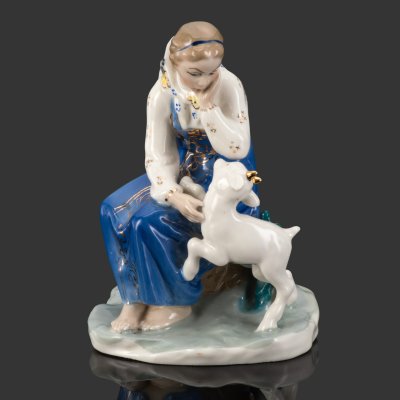 купить Статуэтка "Сестрица Алёнушка и братец Иванушка", скульптор А.А. Киселёв, фарфор, роспись, золочение, Ленинградский завод фарфоровых изделий (ЛЗФИ), СССР, 1956-1967 гг.