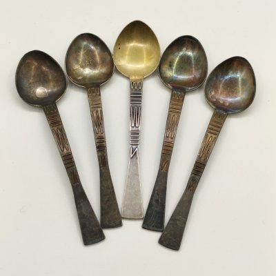 купить Набор из 5-ти кофейных ложек с геометрическим декором (в подборе), мНЦ (медь-никель-цинк), золочение, Таллинский ювелирный завод, СССР, 1960-1990 гг.