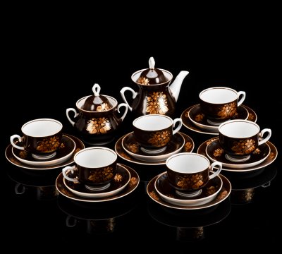 купить Сервиз чайный коричневого цвета с цветочным декором, на 6 персон (20 предметов), фарфор, крытье, золочение, Минский фарфорово-фаянсовый завод, СССР, 1968-1983 гг.