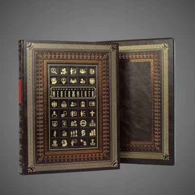 купить Всеобщая история менеджмента, кожа (натуральная, цельная); ручная выделка, золотое и блинтовое тиснение, золочёная художественная композиция, подарочный кожаный футляр, золочёный обрез, дизайнерская бумага форзацев, шёлковое ляссе, Российская Федерация, 2006 г.