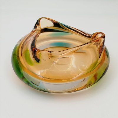 купить Пепельница необычной формы в янтарно-зелёной гамме,, цветное стекло, гутная техника, Чехословакия, 1970-1990 гг.