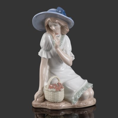 купить Статуэтка "Девушка с корзиной цветов", фарфор, роспись, NAO Porcelain, Испания, 2001 г.