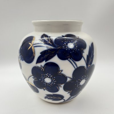 купить Ваза "Синие цветы", автор формы - Яковлева С.Е., автор рисунка - Яцкевич А.А., фарфор, роспись кобальтом, золочение, Ленинградский фарфоровый завод (ЛФЗ), СССР, 1970-1990 гг.