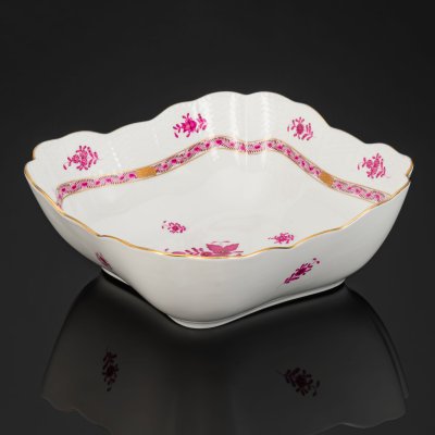 купить Блюдо сервировочное (салатник), выполненный в фирменном дизайне "Chinese Bouquet/Apponyi Purpur", фарфор, роспись, золочение, Herend (Херенд), Венгрия, 1960-1986 гг.