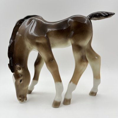 купить Статуэтка "Жеребёнок пасущийся (гнедой)", скульптор Б.Я. Воробьев, фарфор, роспись, аэрография, Ленинградский фарфоровый завод (ЛФЗ), Российская Федерация, 1991-2005 гг.