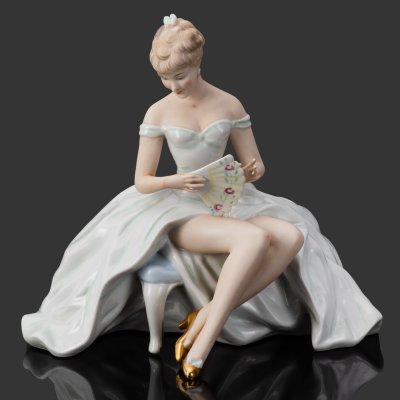 купить [Большой размер] Статуэтка "Дама с веером", фарфор, роспись, золочение, VEB Schaubach Kunst Lichte-Wallendorf, Германия, 1963-1990 гг.