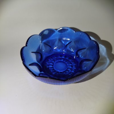 купить Конфетница с рельефным декором синего цвета, стекло, СССР, 1970-1990 гг.