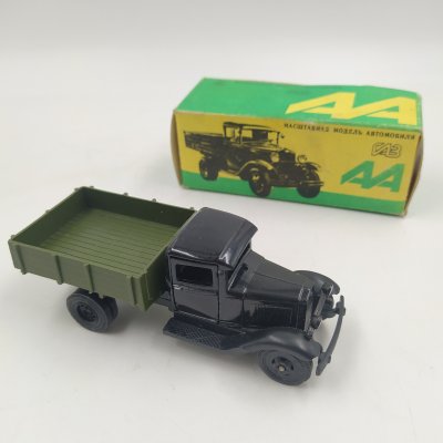 купить Масштабная модель автомобиля "ГАЗ-АА" в коробке, пластик, металл, картон, СССР, 1970-1980 гг.